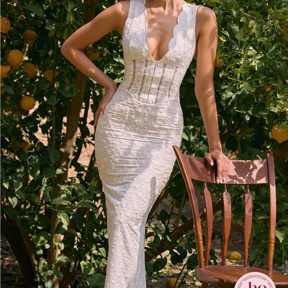 House of CB Dresses & Skirts - House of CB Ivory Textured Sleeveless V-Neck Maxi Dress